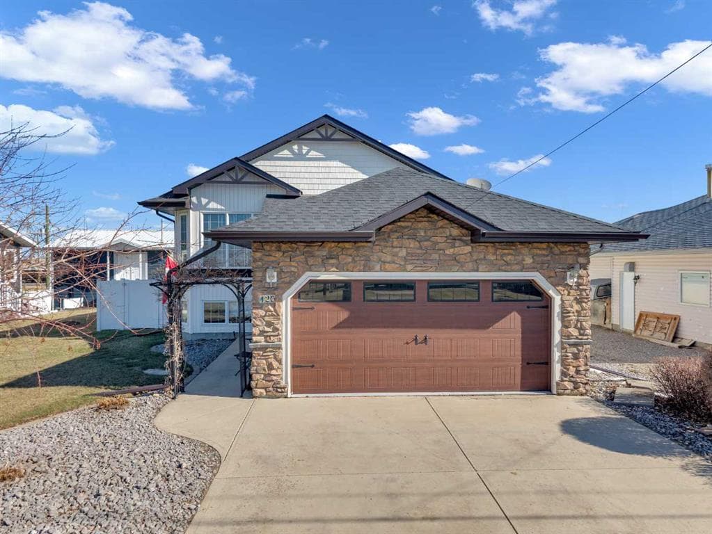 120 Devilder Avenue, Trochu — main photo