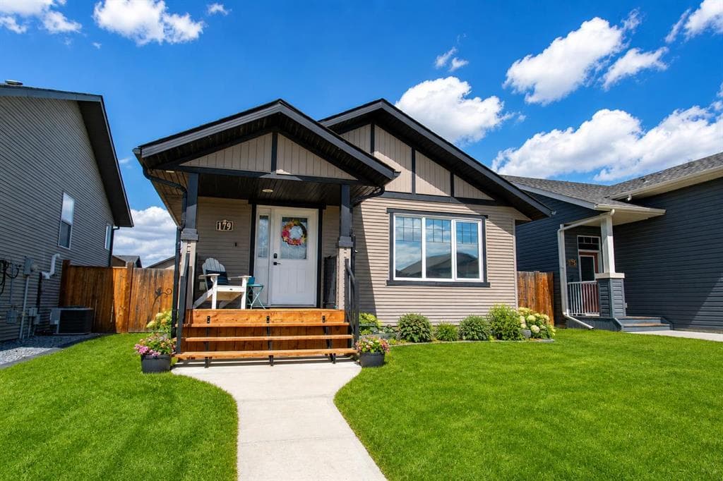 179 Long Close, Red Deer — main photo