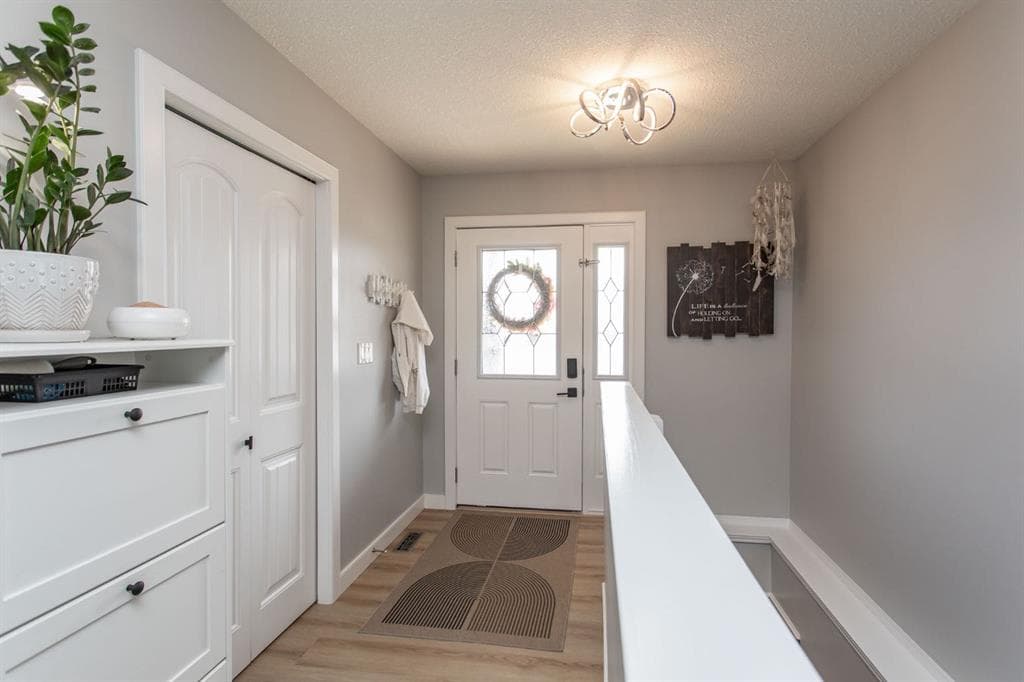 179 Long Close, Red Deer — photo 2