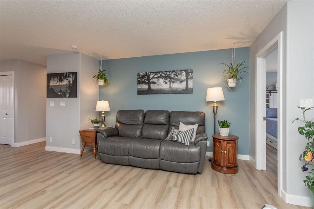 179 Long Close, Red Deer — photo 4