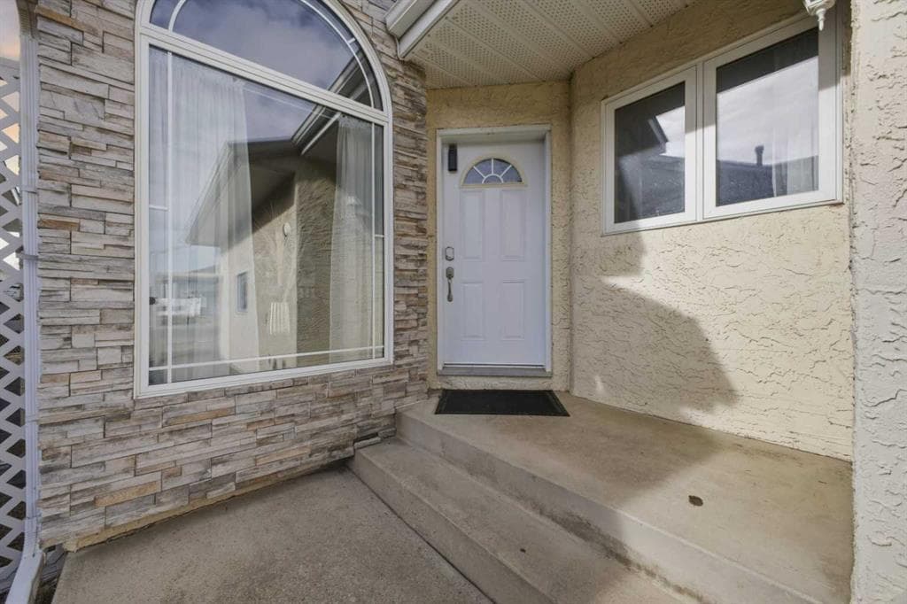 23 Wildrose Drive N, Sylvan Lake — photo 3
