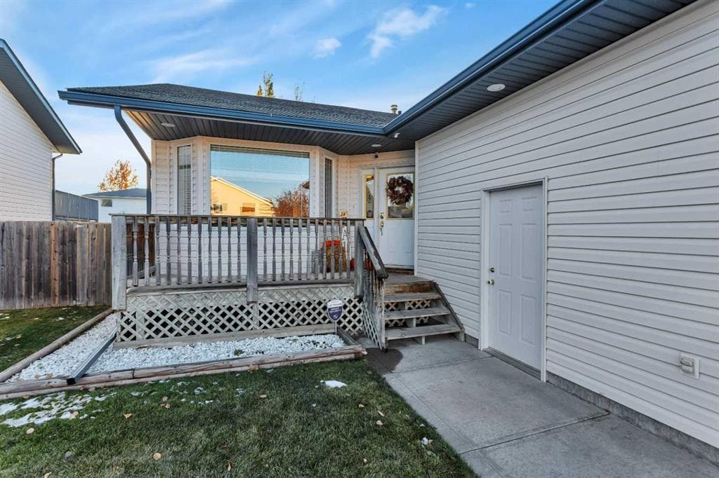 34 Lund Close, Red Deer — photo 3