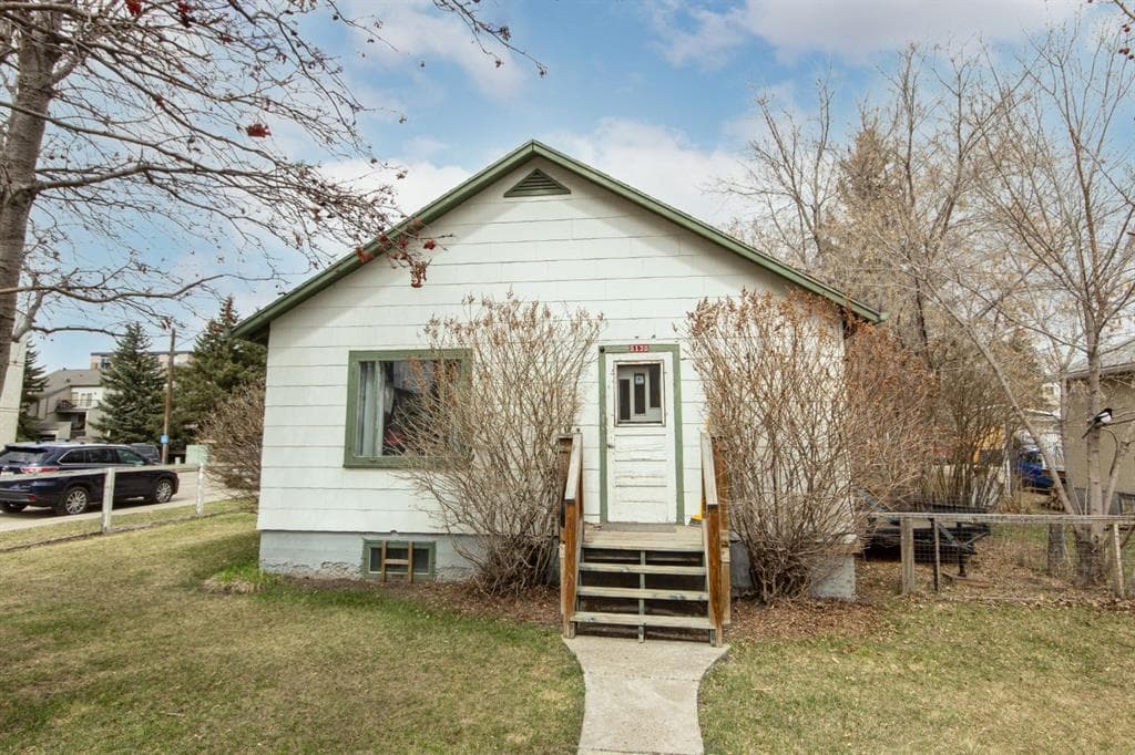 5130 37 Street, Red Deer — main photo