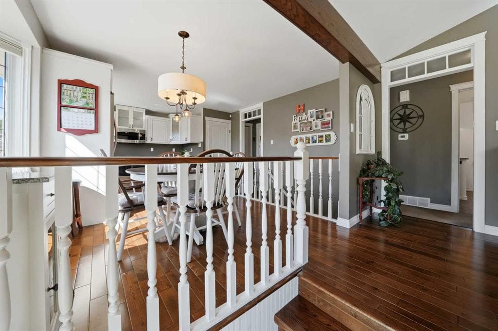 6 Sydney Close, Red Deer — photo 2