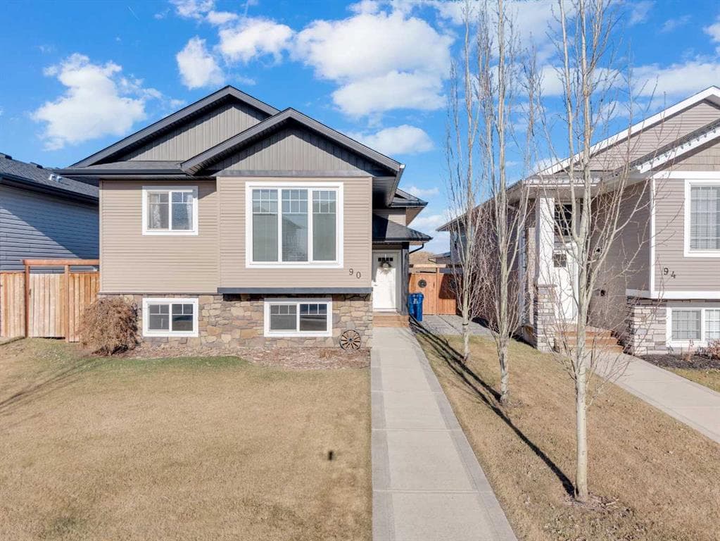 90 Aurora Heights Boulevard, Blackfalds — photo 2